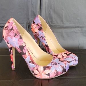 Michael Antonio Floral size 7 Heels